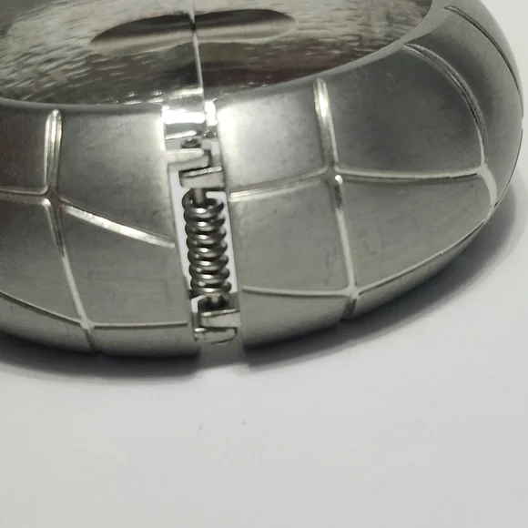 Macys Metal Pattern Wide Bangle Bracelet - Picture 4 of 7